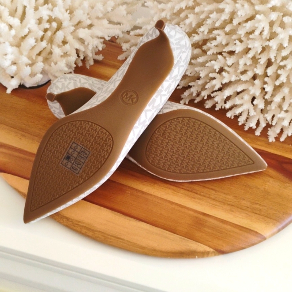 Michael Kors 🔥 NWT 🔥Alina Flex Kitten Pumps. Ivory Patterned Heels. Sz 9 - Picture 9 of 17